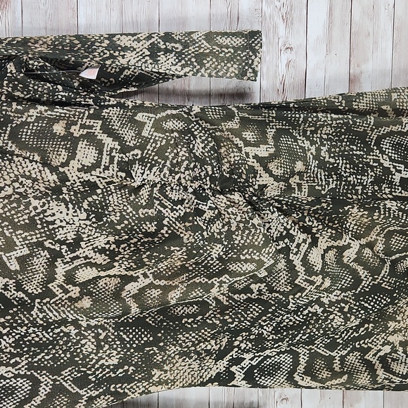 Harlow & Rose, khaki grn and creme, reptile pattern dress, Size M. - Picture 2 of 8